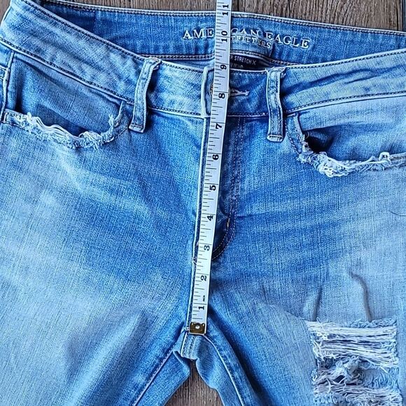 AMERICAN EAGLE Jegging Jeans Light Wash Distessed Holes Women's Size 6 - Picture 9 of 12